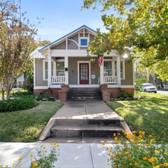 Quiet & clean, minutes from downtown Brenham!