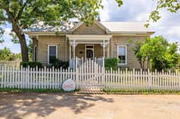 Danz Haus | Historic Home | Baron's Creek - Image 5