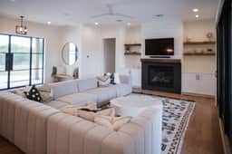 Luxury Home Sleeps 20 Pool & Outdoor Entertainment - Image 4