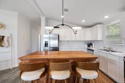 The Trendsetter: Cozy Farmhouse near Round Top - Image 5