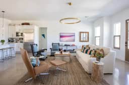 NEW urban cottage, The Vine & Round Top! - Image 4