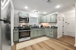 2109 Brackenridge - Upstairs and Downstairs Unit - Image 3