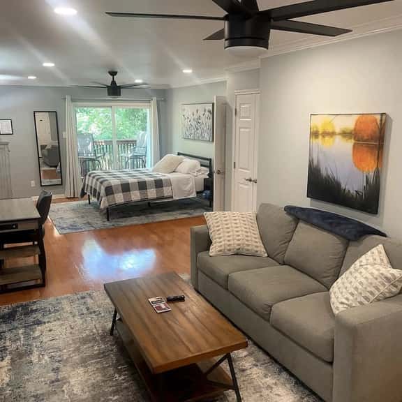 Travis Heights Oasis! - Image 1