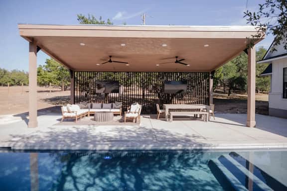 Luxury Home Sleeps 20 Pool & Outdoor Entertainment - Image 2