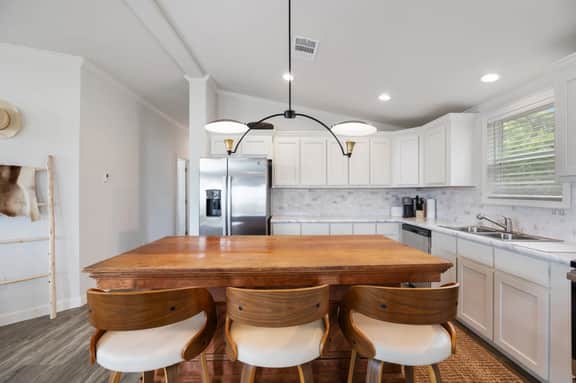 The Trendsetter: Cozy Farmhouse near Round Top - Image 5