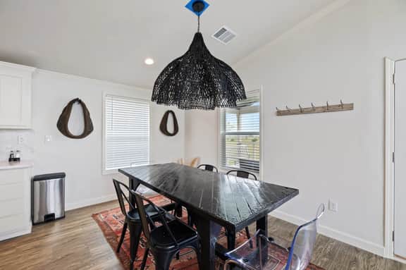 The Trendsetter: Cozy Farmhouse near Round Top - Image 3