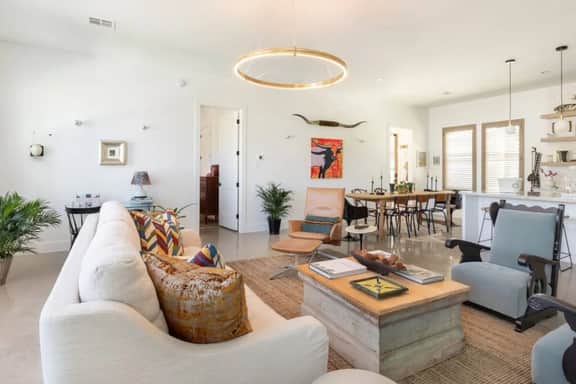 NEW urban cottage, The Vine & Round Top! - Image 5