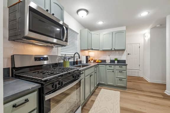 2109 Brackenridge - Upstairs and Downstairs Unit - Image 4