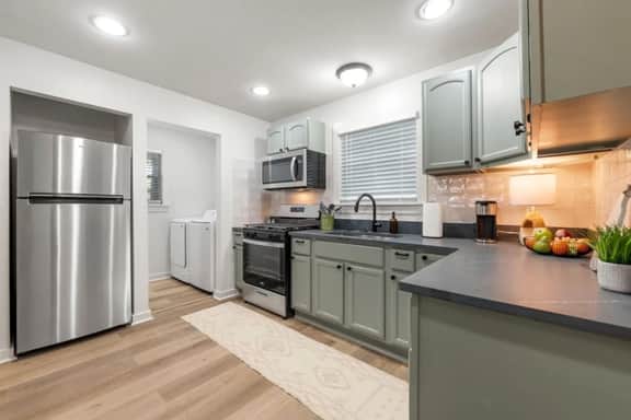2109 Brackenridge - Upstairs and Downstairs Unit - Image 5